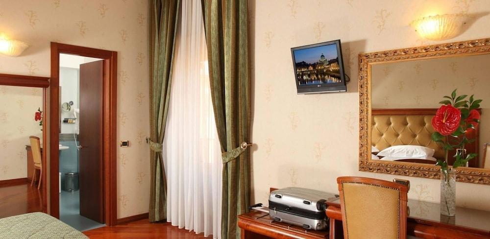 Hotel Serena Roma Esterno foto