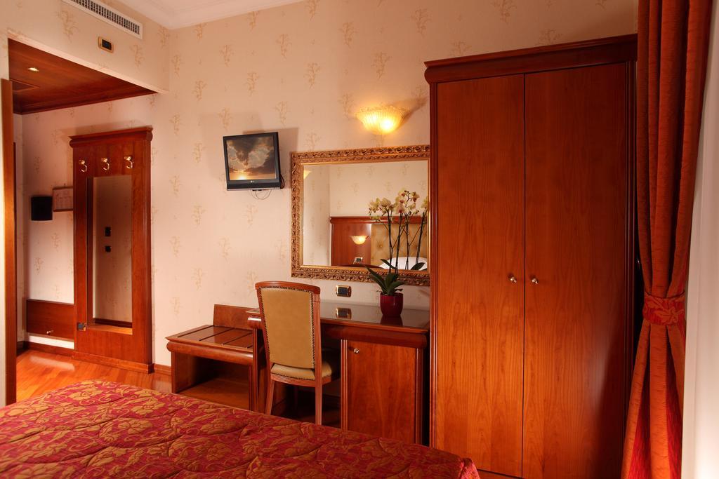 Hotel Serena Roma Esterno foto
