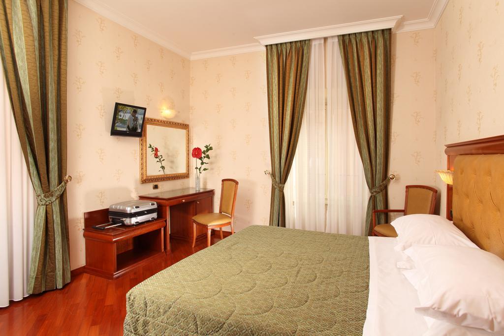 Hotel Serena Roma Esterno foto