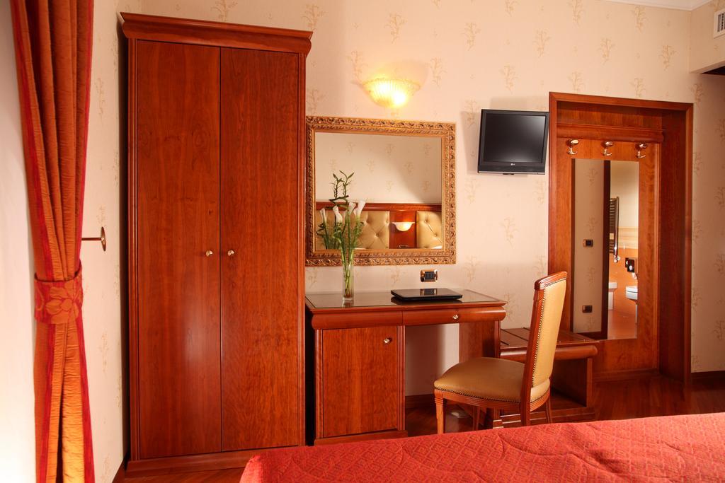 Hotel Serena Roma Esterno foto