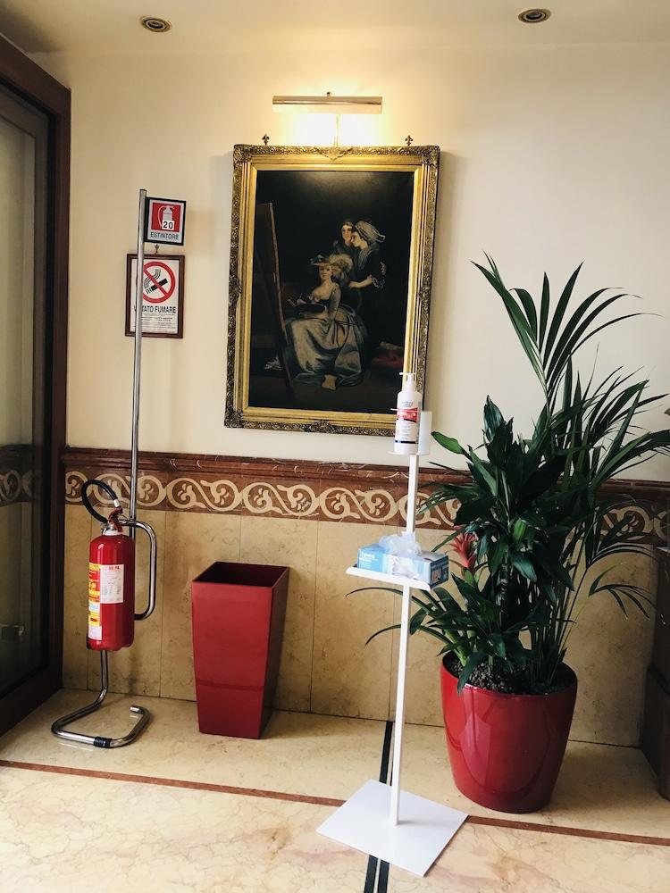 Hotel Serena Roma Esterno foto