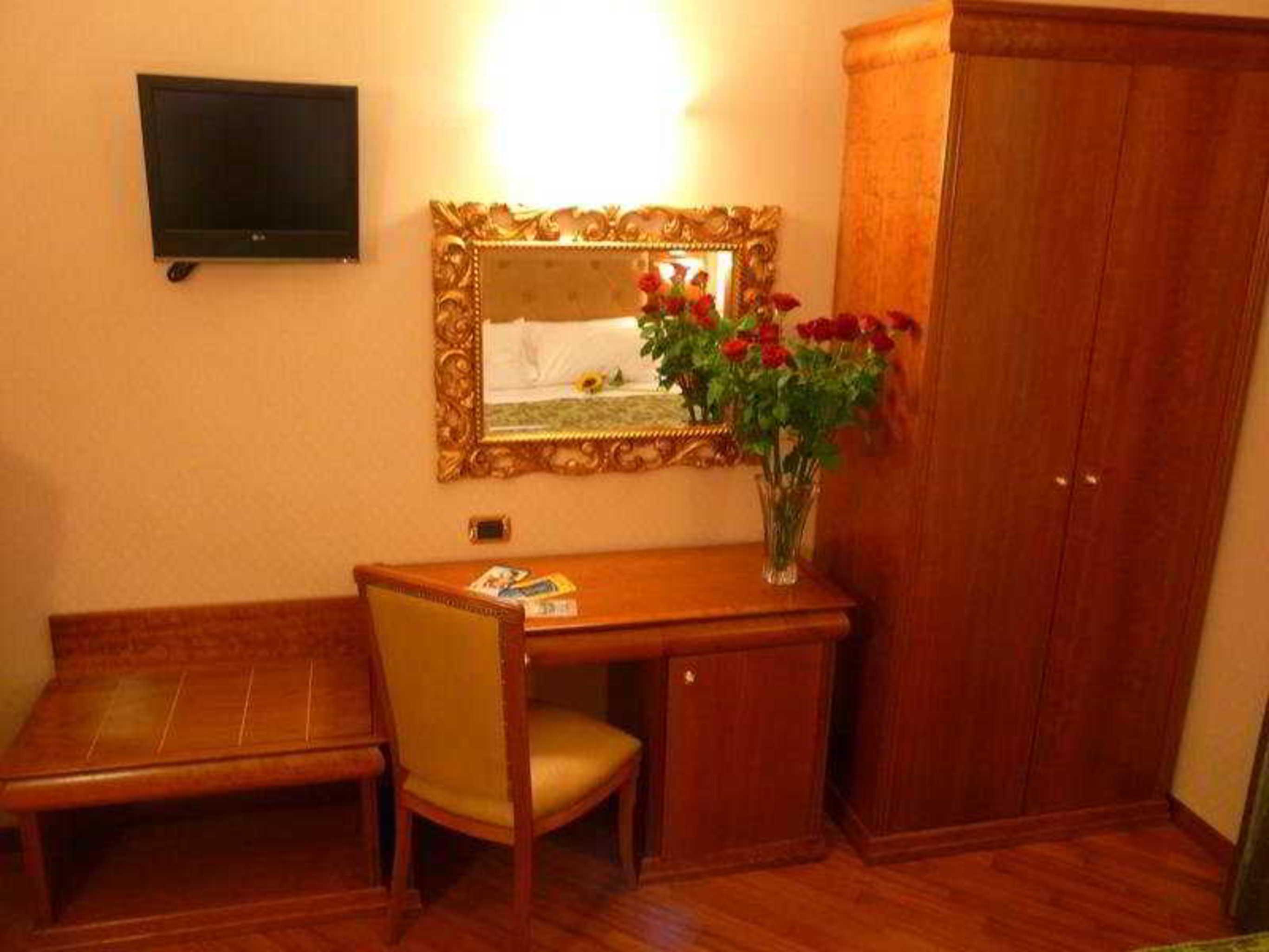 Hotel Serena Roma Esterno foto