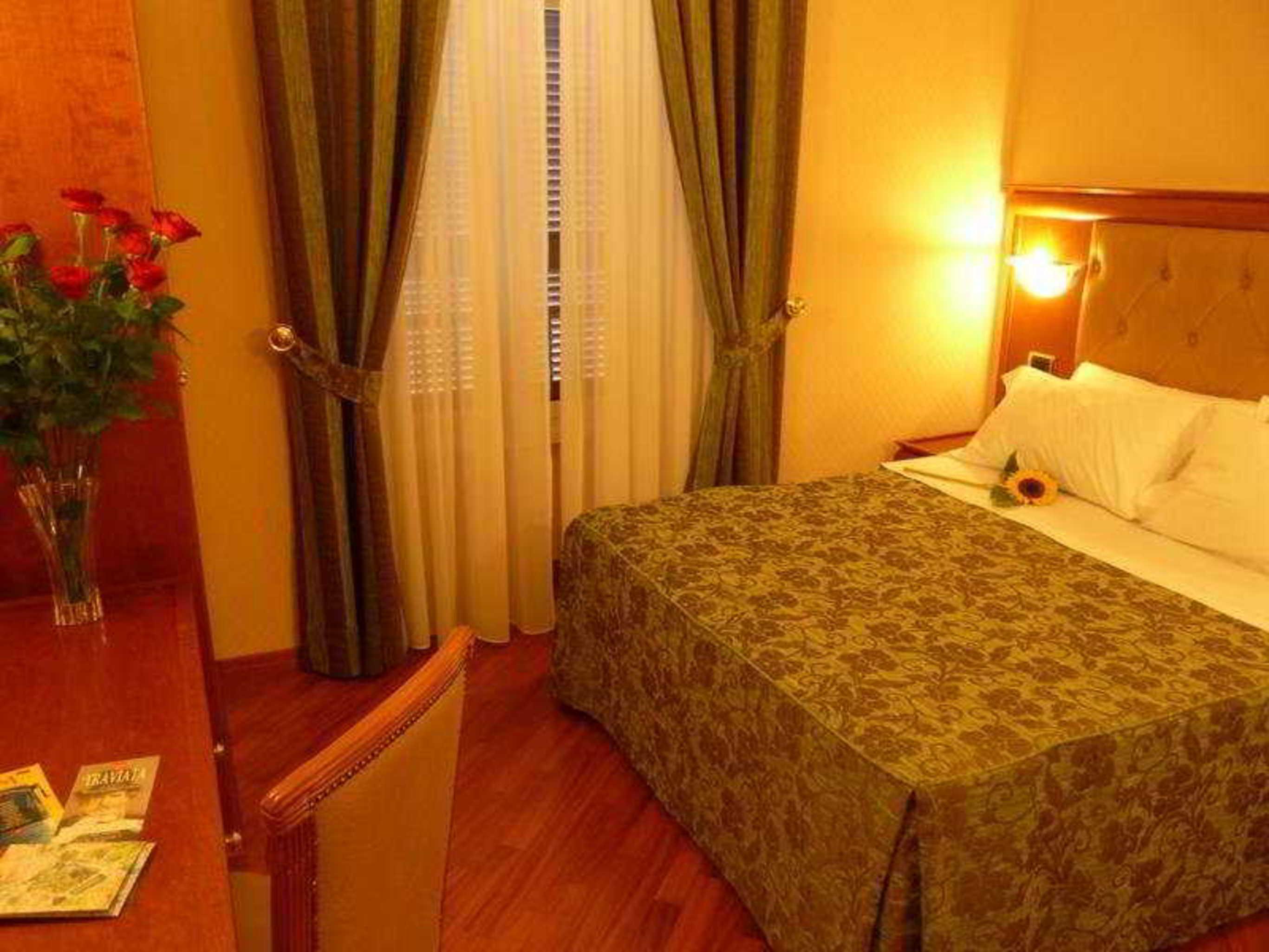 Hotel Serena Roma Esterno foto